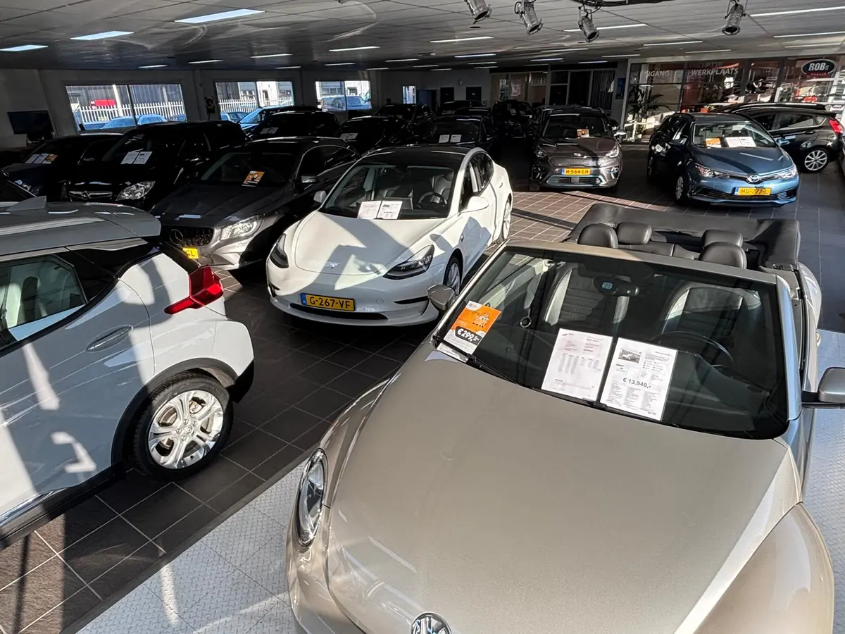Occasions in de showroom van Select Autocentrum