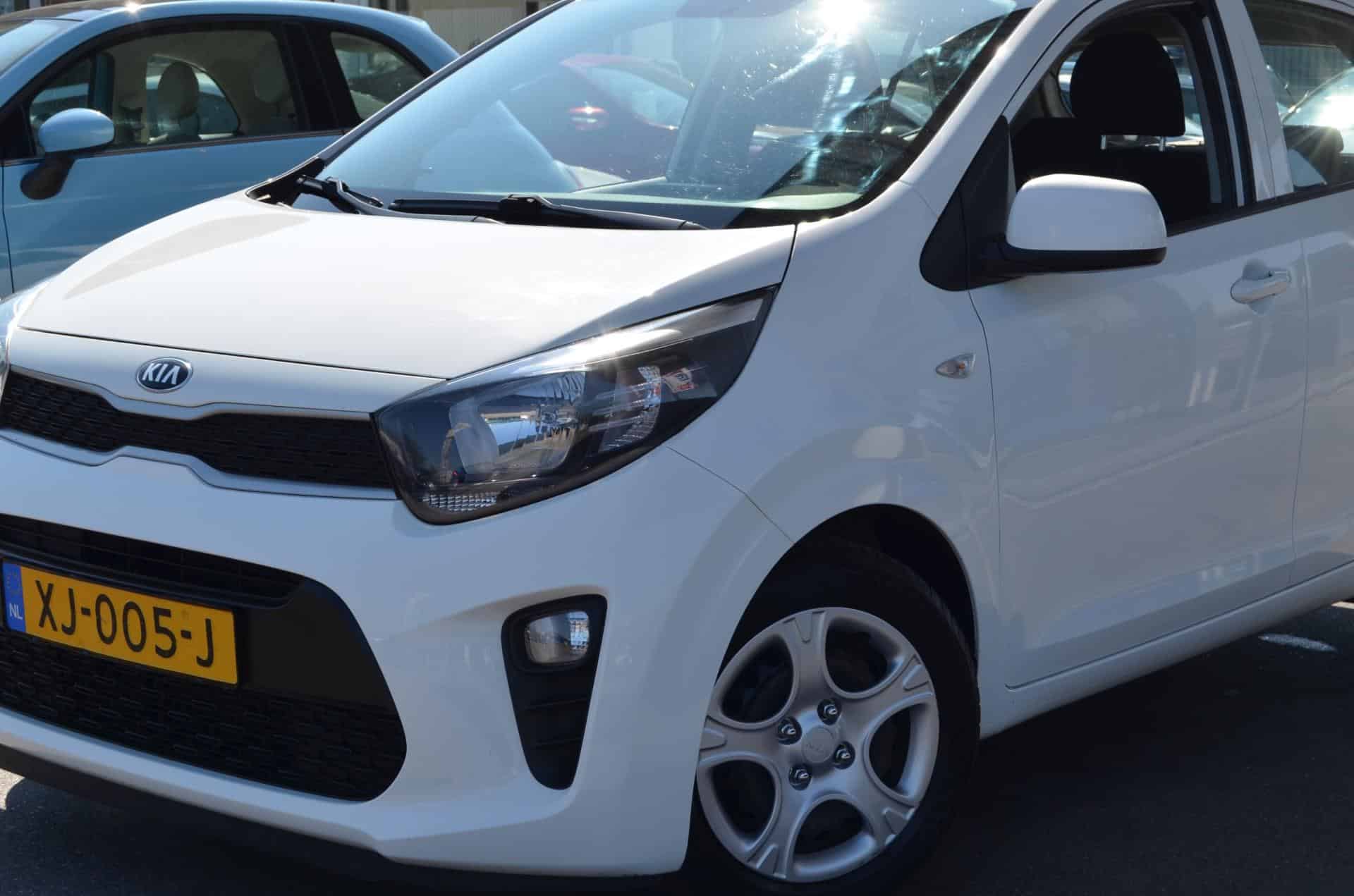 Interieur met stuurwiel van Kia Picanto