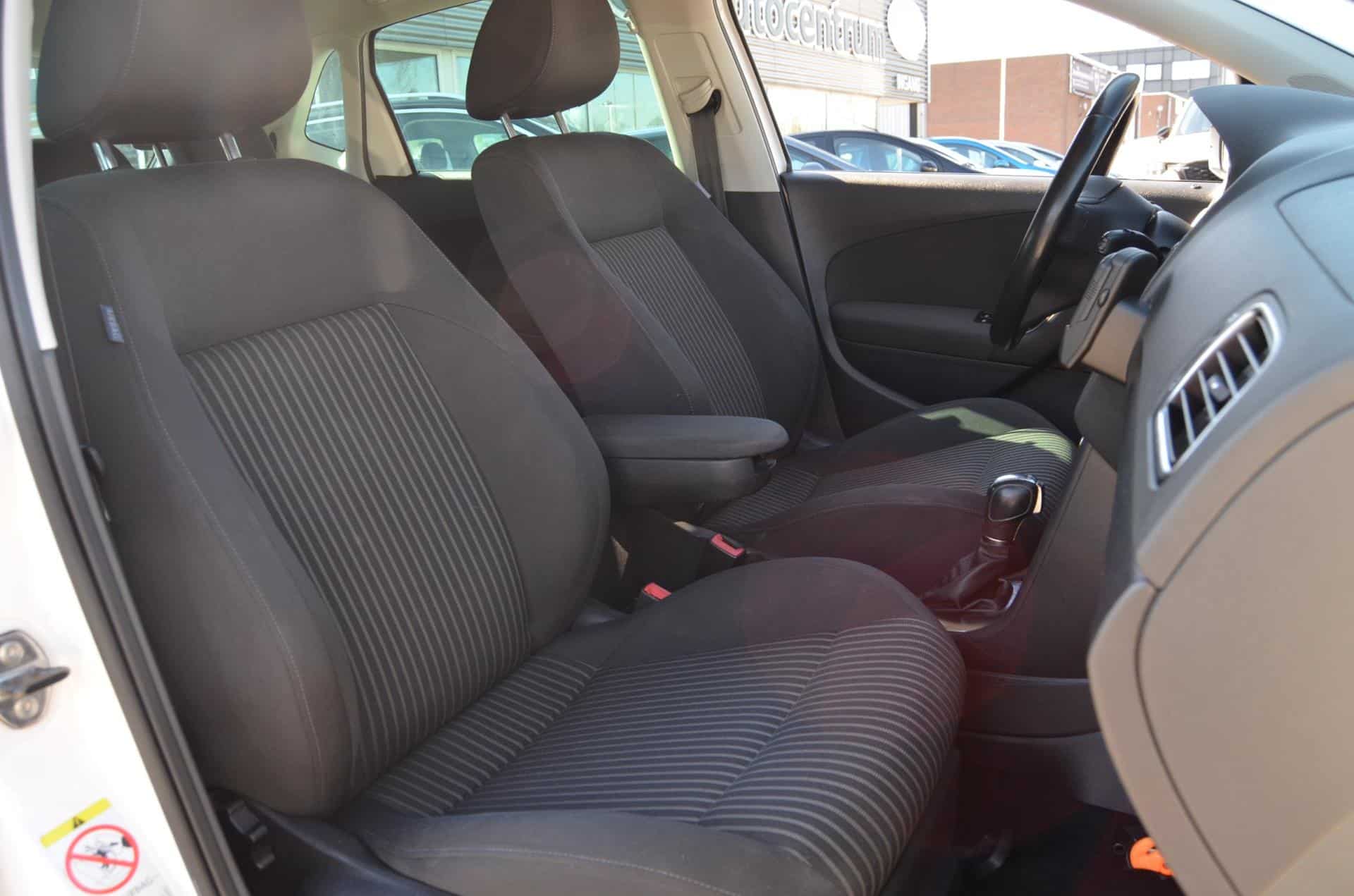 Volkswagen Polo wit interieur en dashboardoverzicht