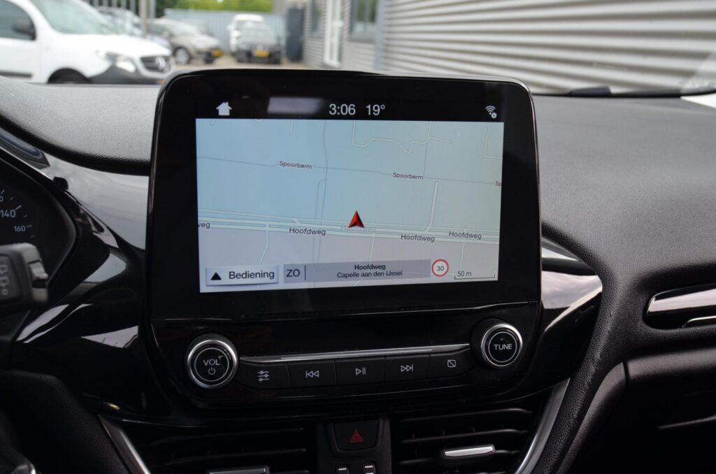 Ford Fiesta Hatchback - foto 11