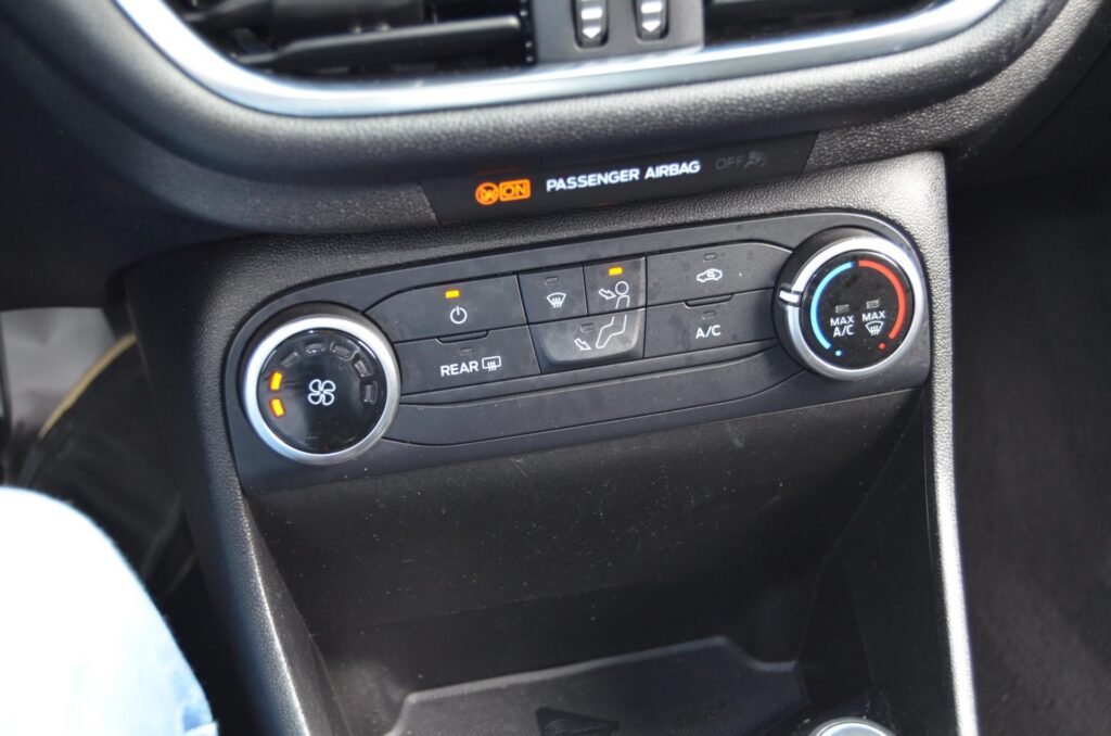 Ford Fiesta Hatchback - foto 14