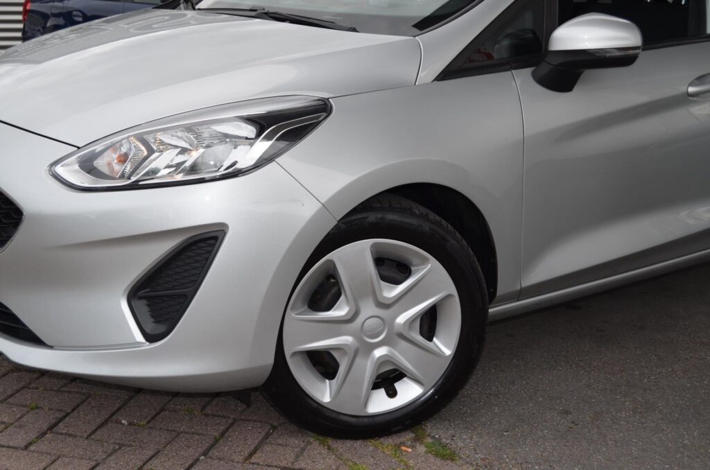 Ford Fiesta Hatchback - foto 2
