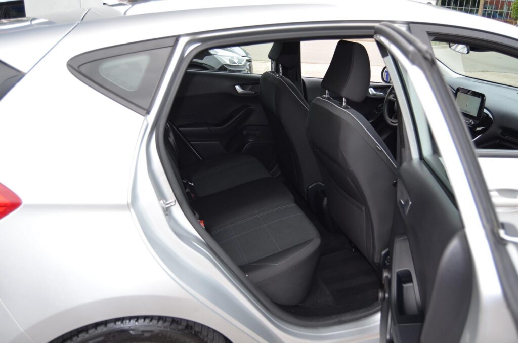 Ford Fiesta Hatchback - foto 9