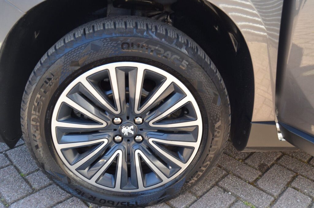 Peugeot 2008 SUV - foto 17