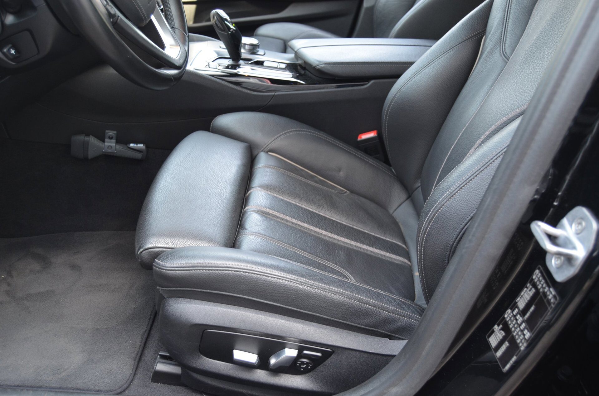 BMW 5 Serie Touring 520i High Executive|M-PAKKET|ZWART LEER|DEALER AUTO|MEMORY|ELECTR. A.KLEP - Foto 18