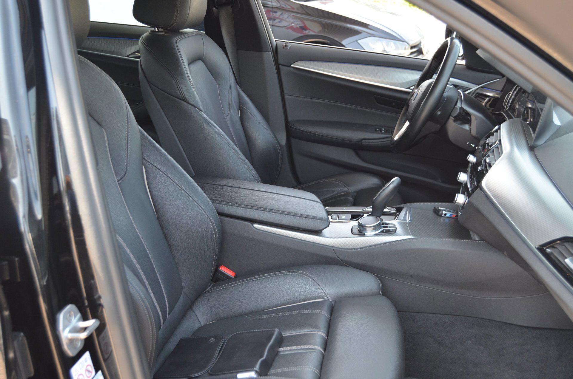 BMW 5 Serie Touring 520i High Executive|M-PAKKET|ZWART LEER|DEALER AUTO|MEMORY|ELECTR. A.KLEP - Foto 7