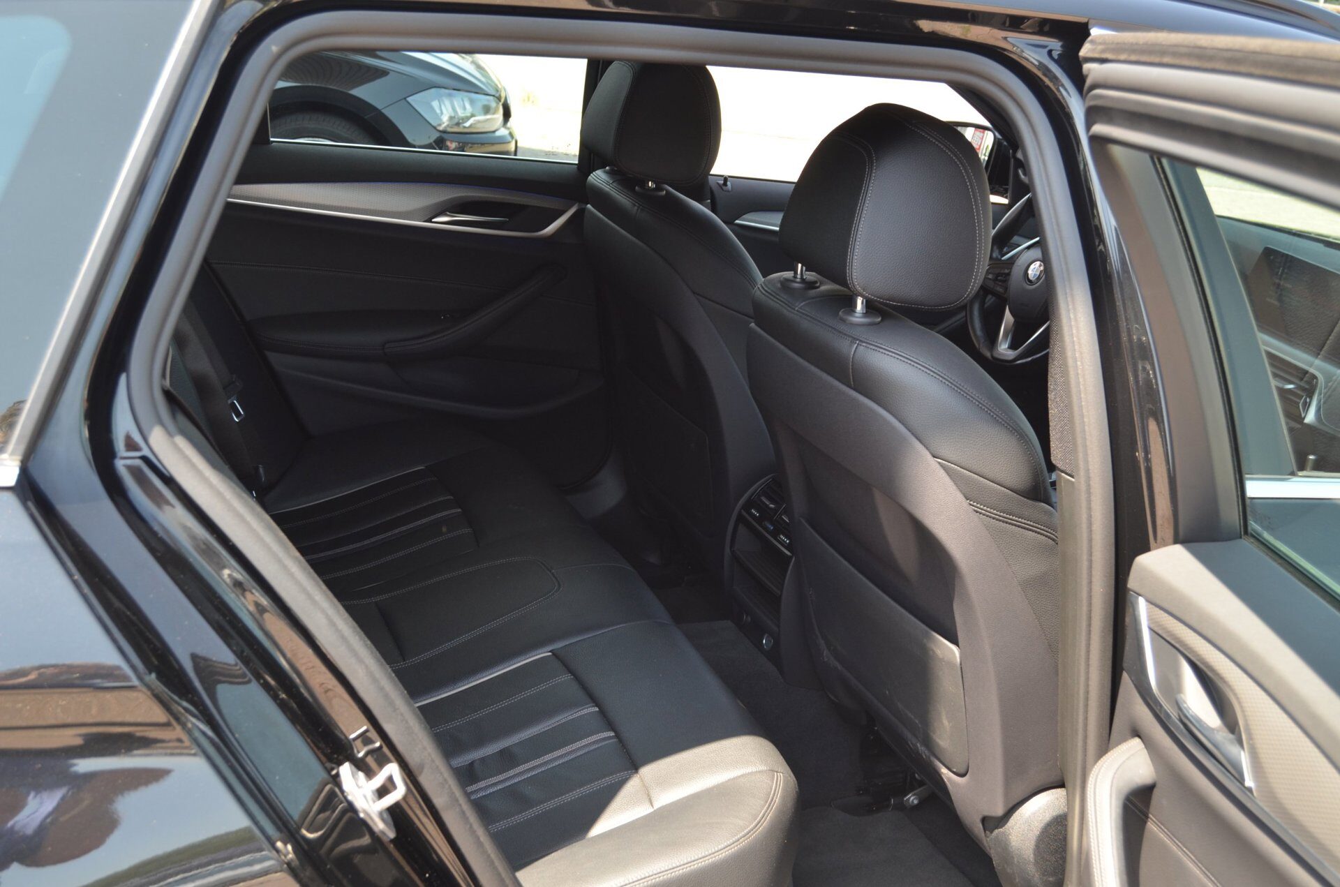 BMW 5 Serie Touring 520i High Executive|M-PAKKET|ZWART LEER|DEALER AUTO|MEMORY|ELECTR. A.KLEP - Foto 9