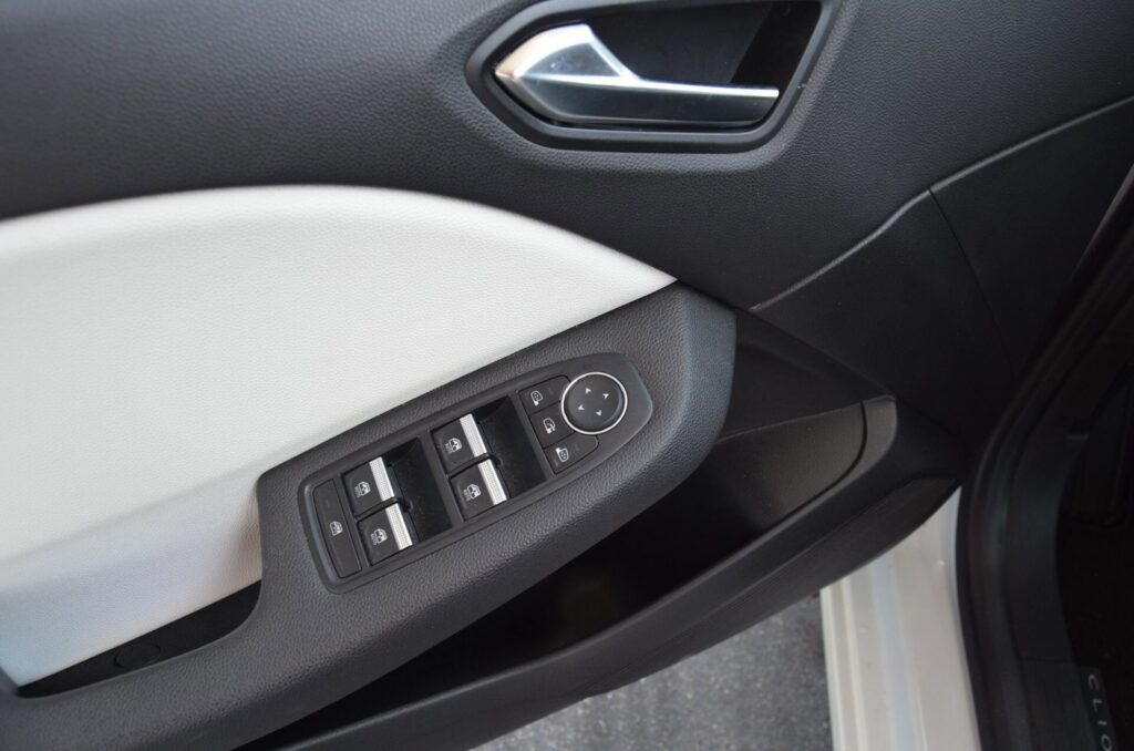 Renault Clio Hatchback - foto 12