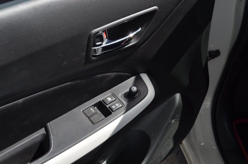 Suzuki Swift Hatchback - foto 10