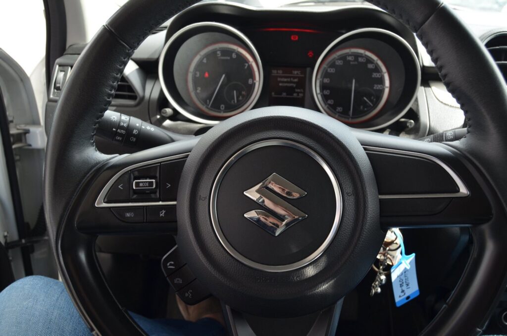 Suzuki Swift Hatchback - foto 12