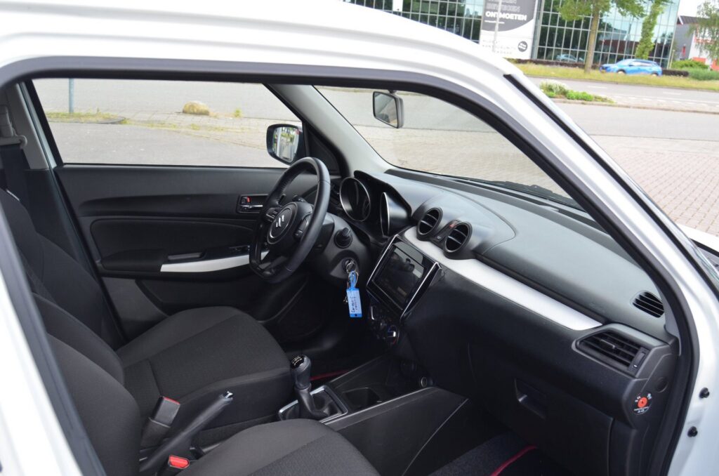 Suzuki Swift Hatchback - foto 6