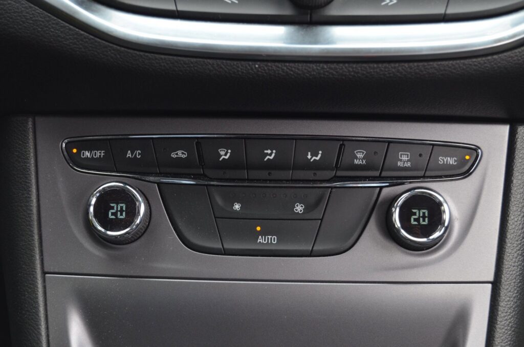 Opel Astra Stationwagon - foto 12