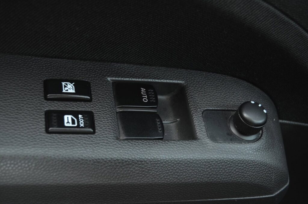 Suzuki Splash Hatchback - foto 11