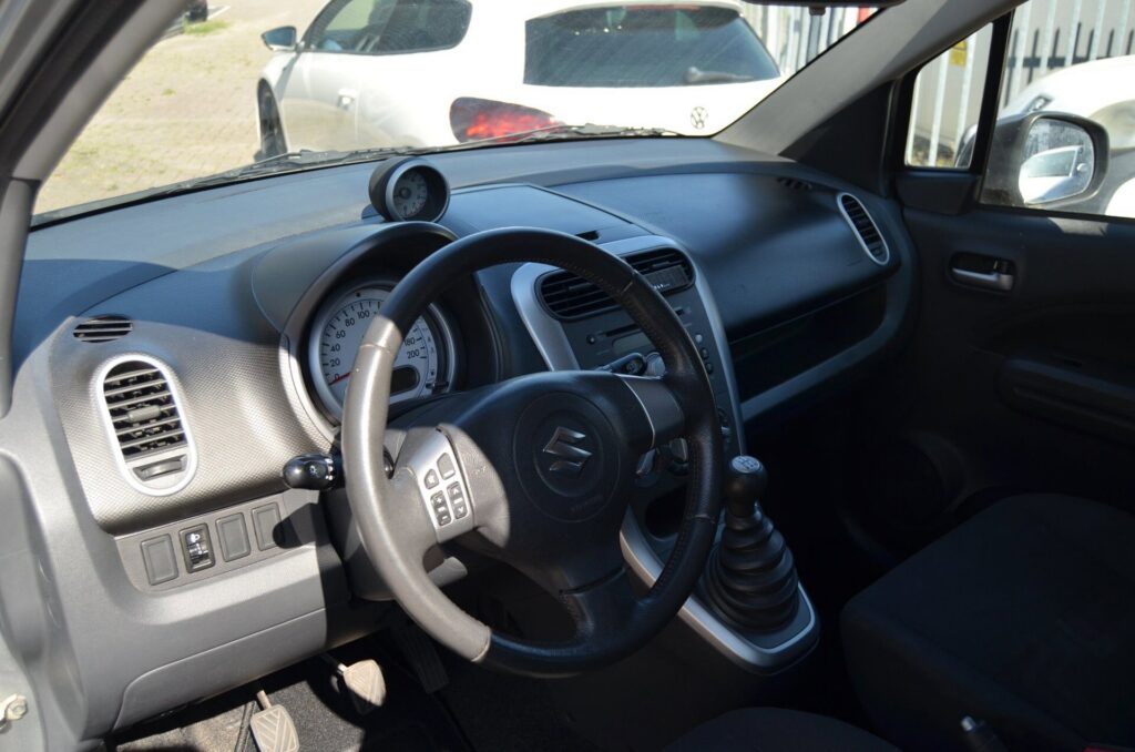 Suzuki Splash Hatchback - foto 17