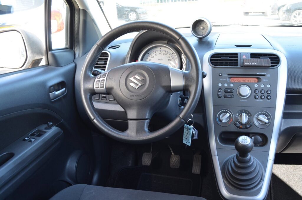 Suzuki Splash Hatchback - foto 2