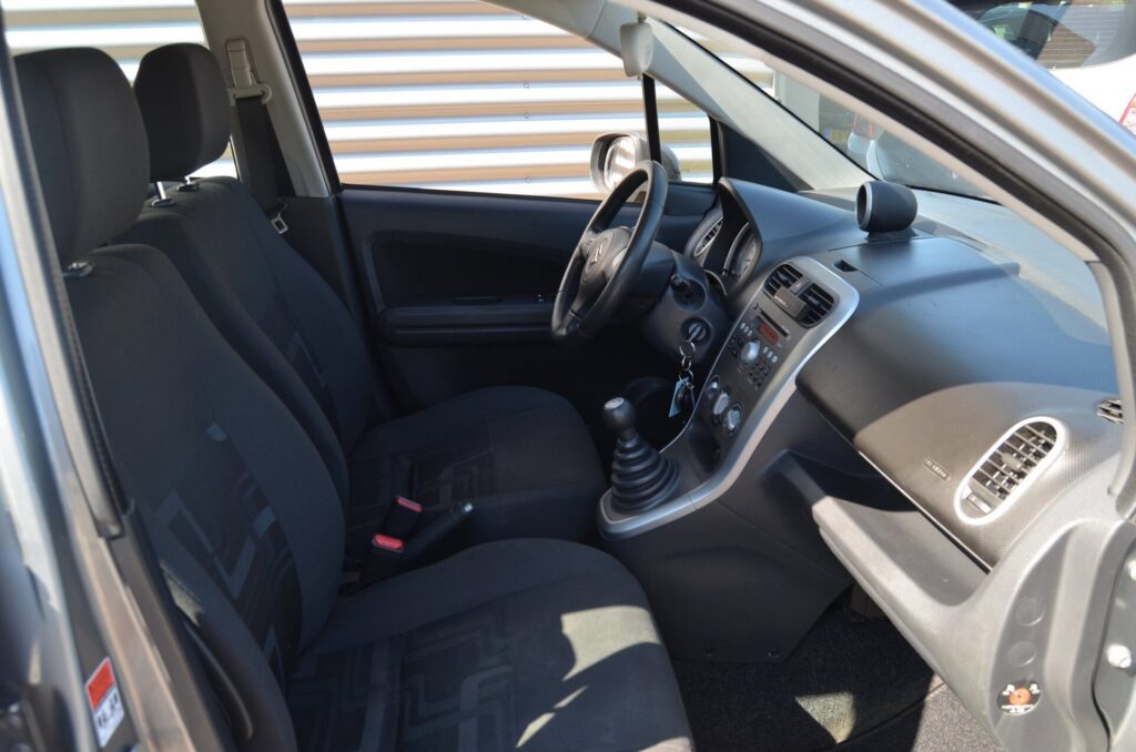 Suzuki Splash Hatchback - foto 6