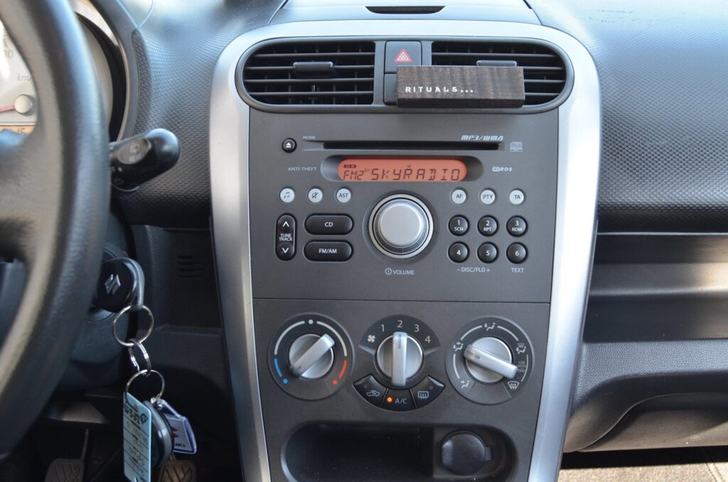 Suzuki Splash Hatchback - foto 9