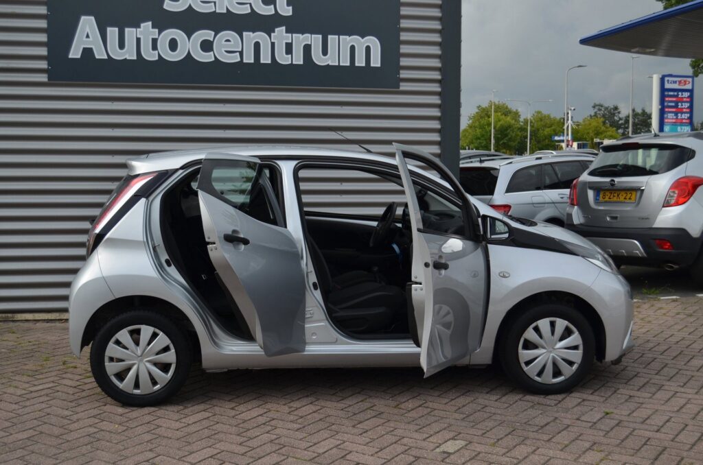 Toyota Aygo Hatchback - foto 6