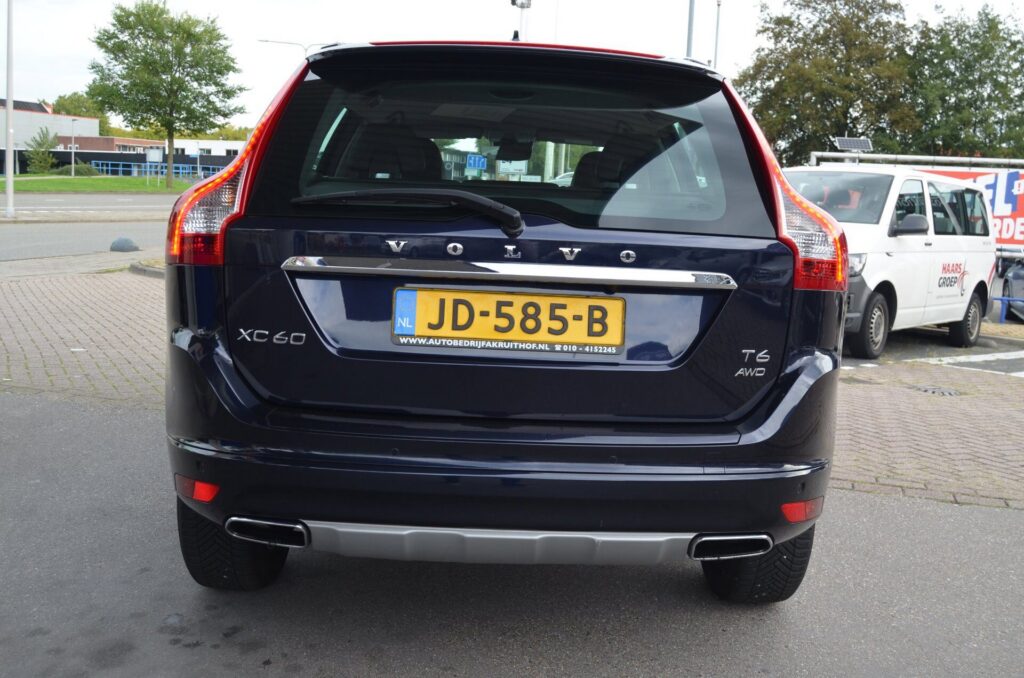 Volvo XC60 SUV - foto 12