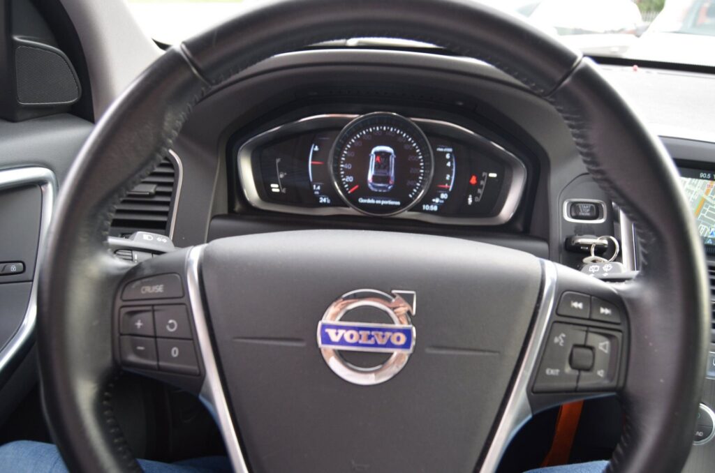 Volvo XC60 SUV - foto 15