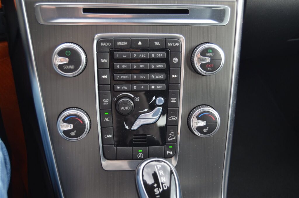 Volvo XC60 SUV - foto 16