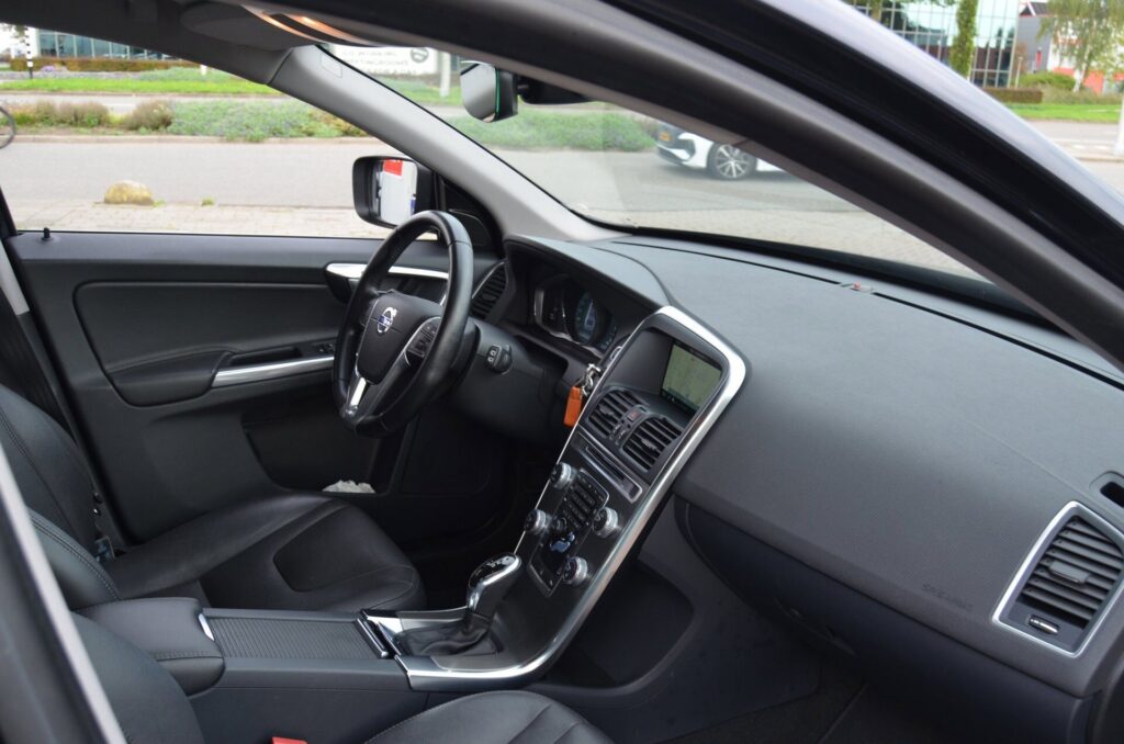 Volvo XC60 SUV - foto 8