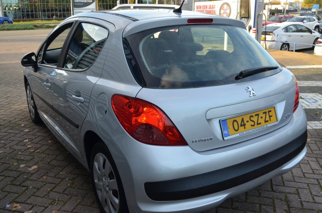 Peugeot 207 Hatchback - foto 12