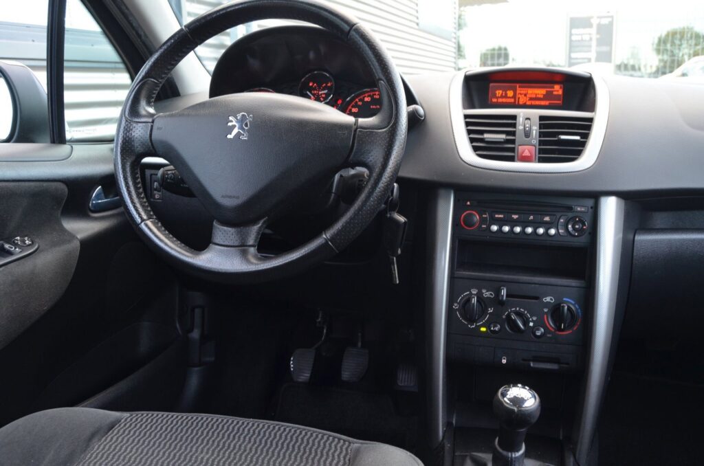 Peugeot 207 Hatchback - foto 2