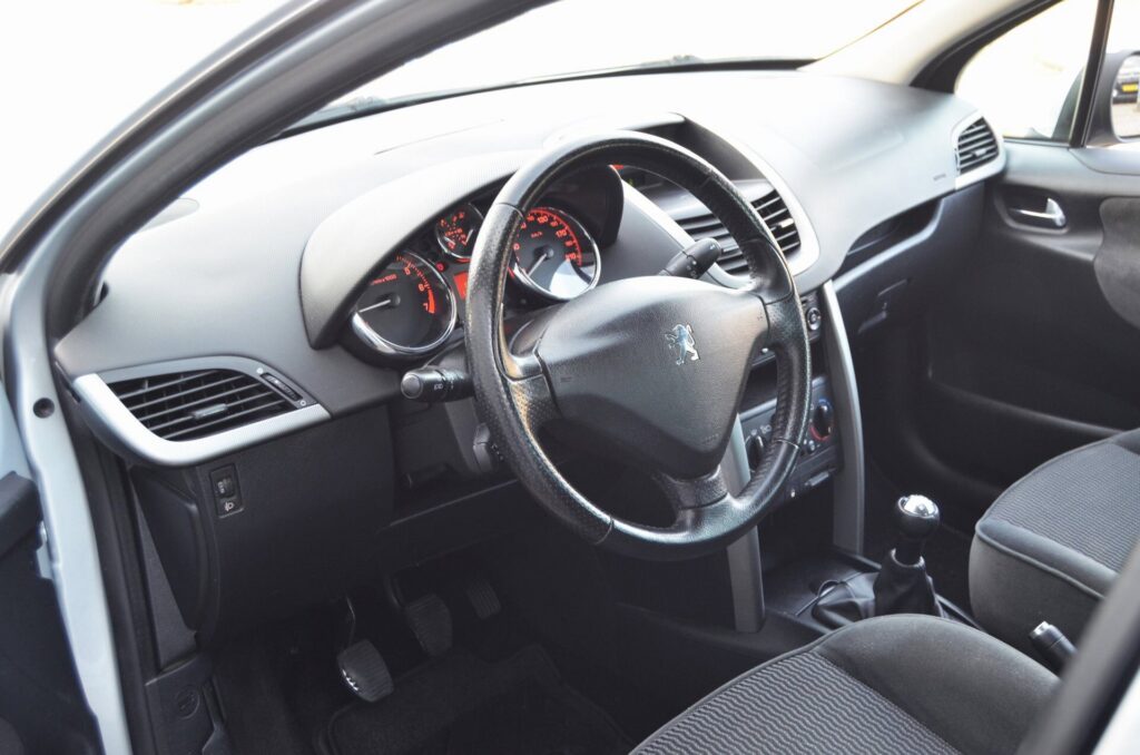 Peugeot 207 Hatchback - foto 6