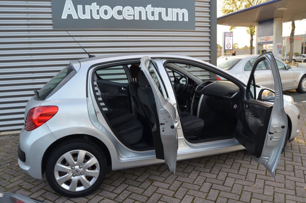 Peugeot 207 Hatchback - foto 9